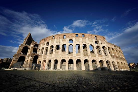 当地时间2021年5月5日报道，意大利罗马，罗马斗兽场（资料图）。罗马斗兽场要安装新地板，由一家名为“米兰工程”的企业设计，合同金额1850万欧元（约合1.44亿元人民币）。